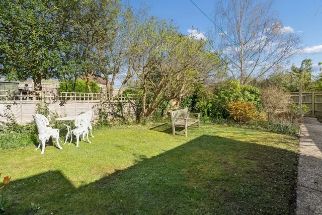 Photo 2 — Blind Lane, Bourne End SL8 5JY