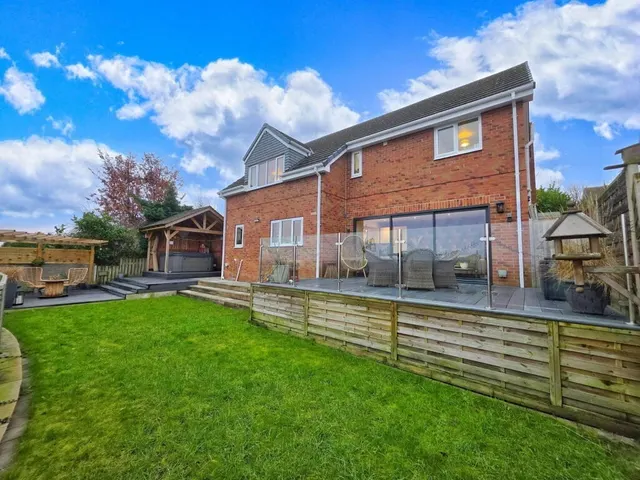 Melvinia Crescent, Barnsley, photo 1