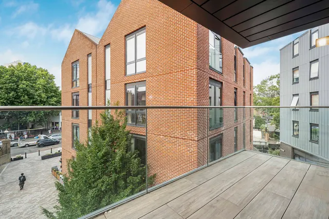Drapers Yard, London, SW18, photo 2