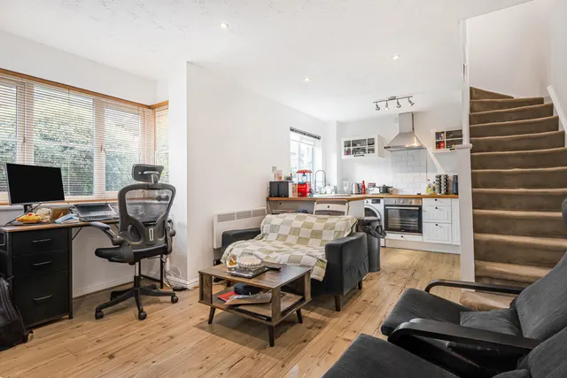 Nicholson Mews, Egham, TW20, photo 2