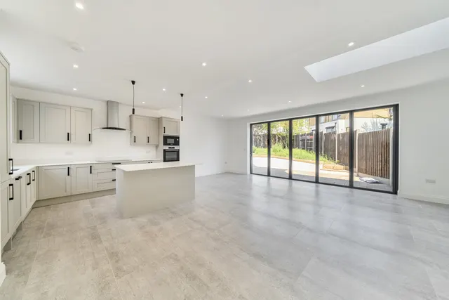 Gonville Crescent, Northolt, UB5, photo 2