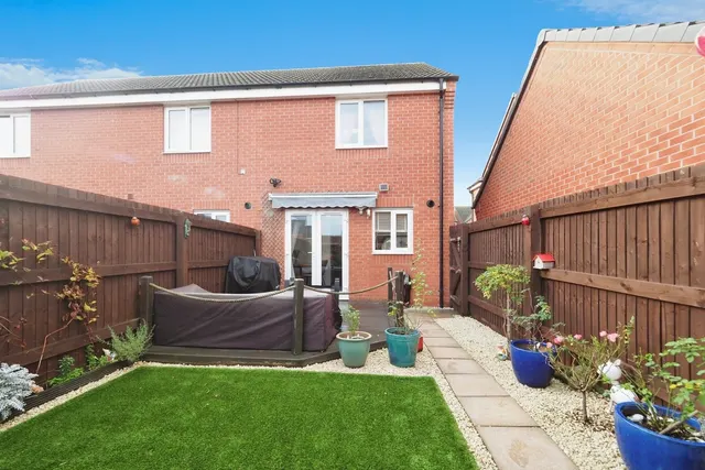 Upton Drive, Burton-on-Trent, DE14, photo 2
