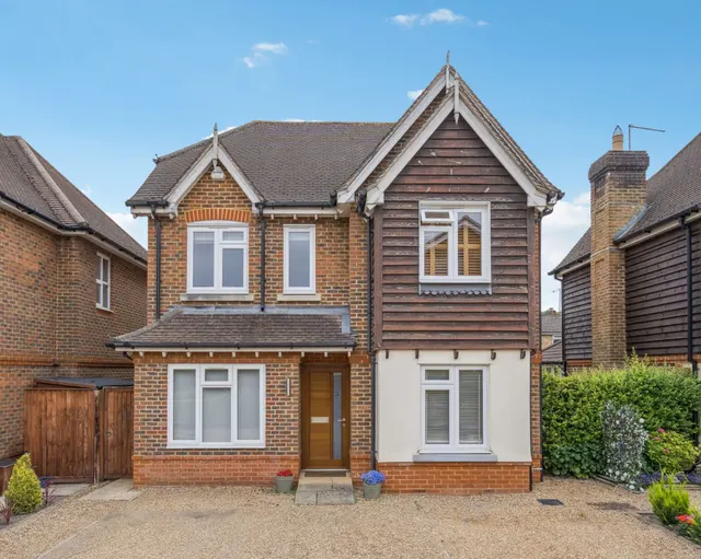 Wooburn Mead, Wooburn Green, HP10, photo 1