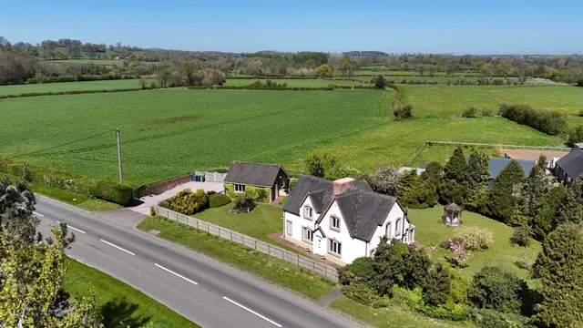 The Old Farmhouse London Road, Weston, ST18, photo 1
