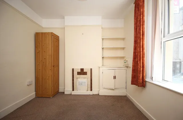 Albert Street, Bangor, LL57, photo 2