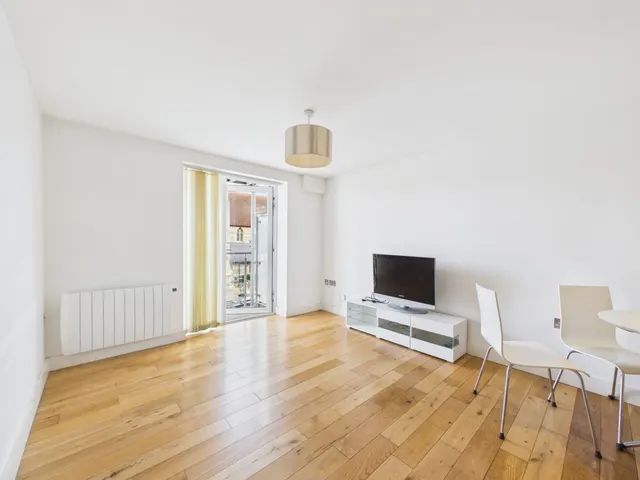 Church Road, Ashford, TW15, photo 2