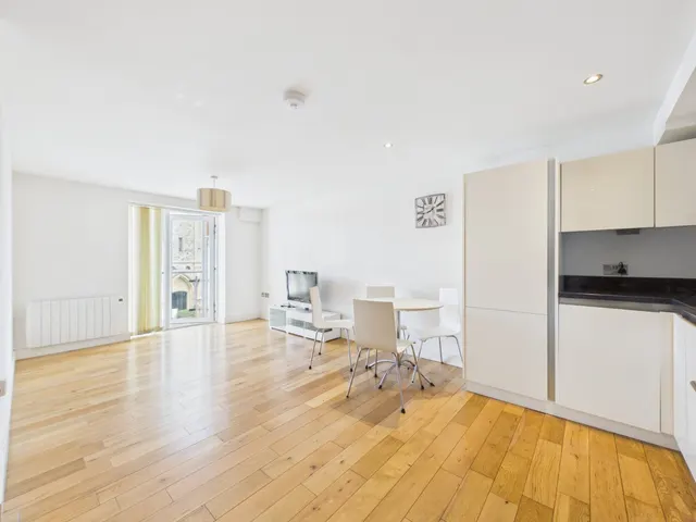 Church Road, Ashford, TW15, photo 1