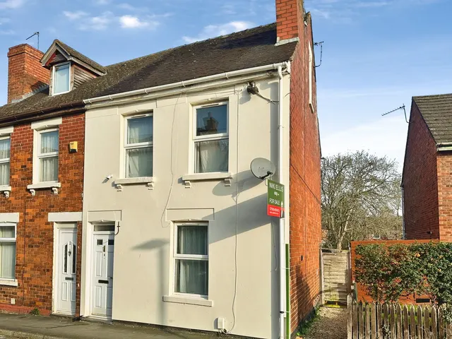 3 bedroom house — Farm Street, Gloucester, GL1 5AW