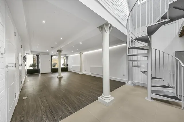 Perrins Lane, Hampstead, NW3, photo 1