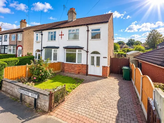 3 bedroom house — Broadway West, Chester, Cheshire, CH2