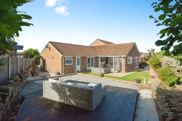 The Oaks TREHARRIS, CF46, photo 1
