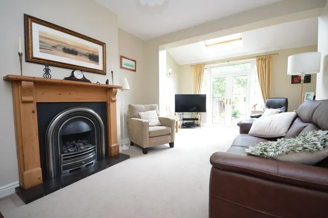 Bowerfold Lane, Stockport, photo 3