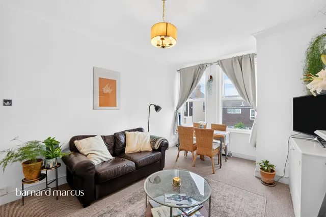 Pendle Road, London, SW16, photo 2