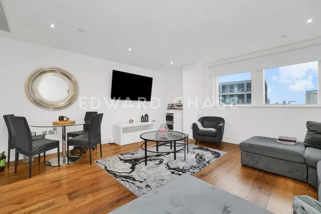 Lincoln Plaza, London, E14, photo 2