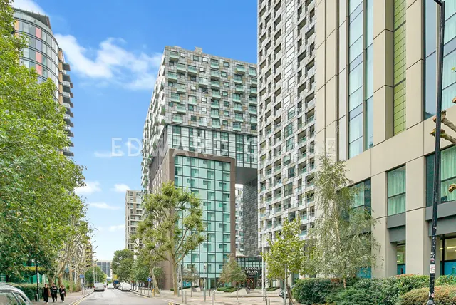Lincoln Plaza, London, E14, photo 1