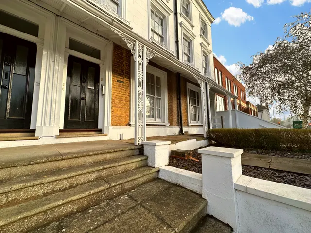 East Street, Farnham, photo 1