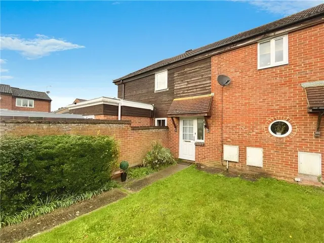 Wargrove Drive, College Town, GU47, photo 1