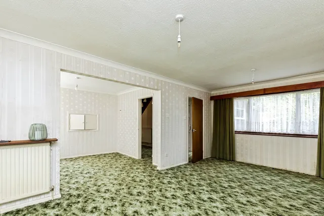 Beechwood, Southwater, RH13, photo 3