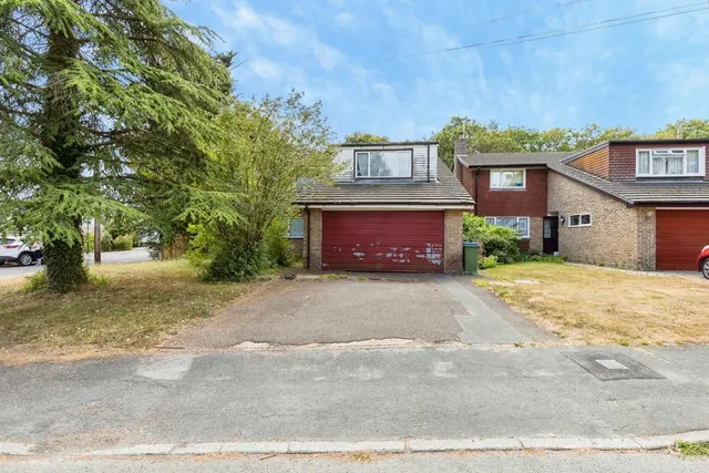 Beechwood, Southwater, RH13, photo 1