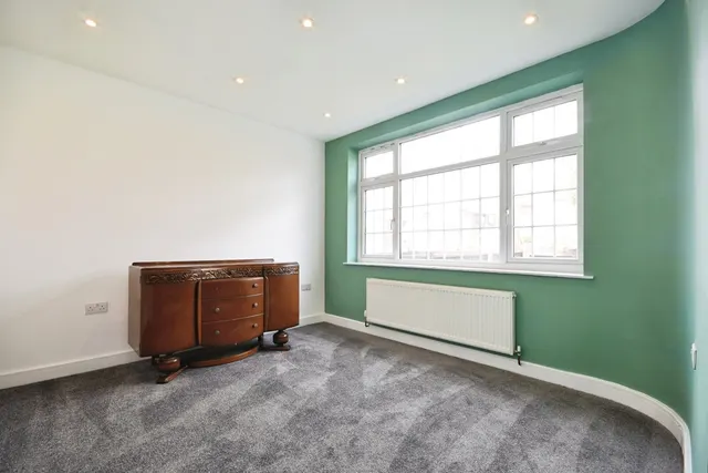 Photo 3 — Baddow Hall Crescent, Chelmsford, Essex, CM2