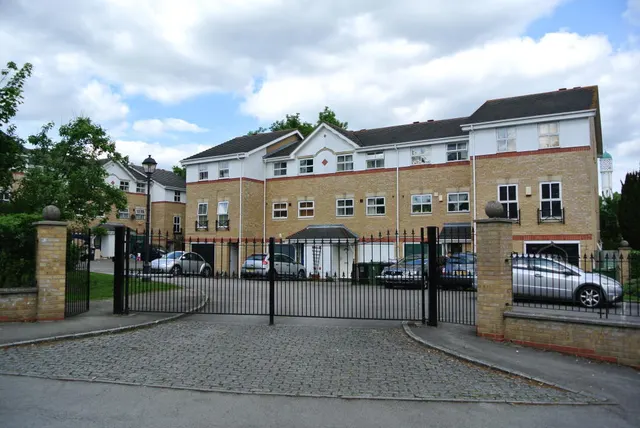 Ladys Close, WATFORD, photo 1