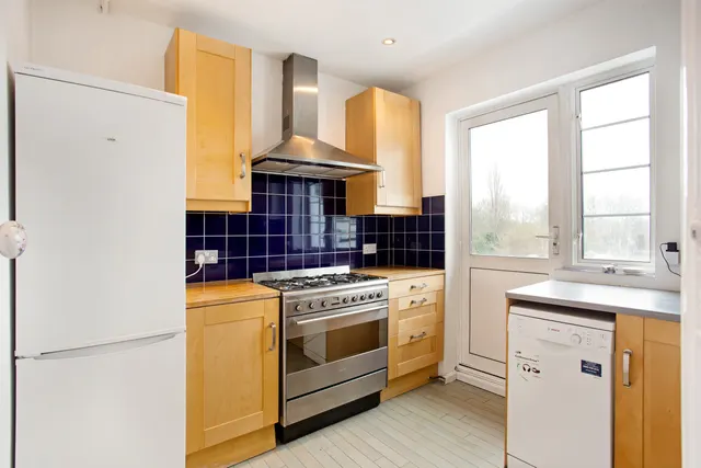 Photo 3 — Chertsey Road, Twickenham, TW1