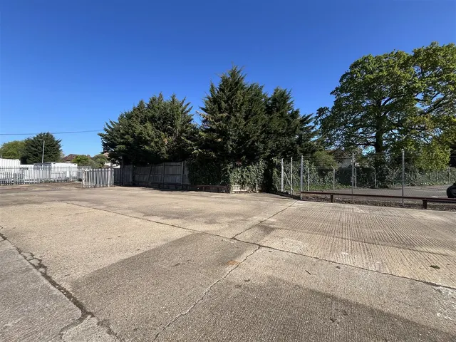 Ickenham Road, West Ruislip, photo 3