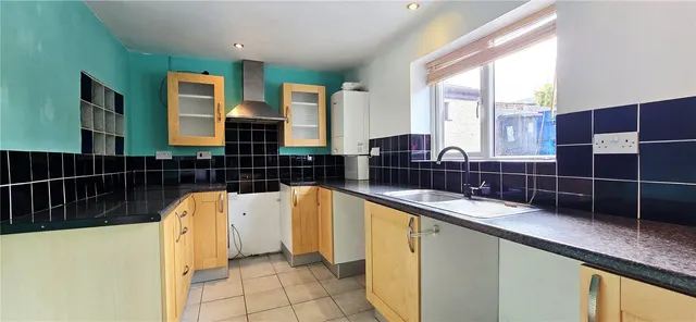 London Road, Holyhead, LL65, photo 3
