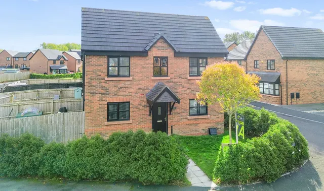 Hilldale, Ashton-In-Makerfield, Wigan, WN4 0AJ, photo 1