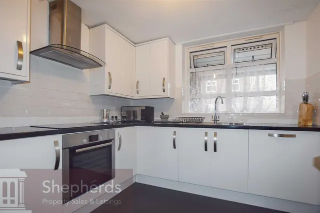 Holdbrook South, Waltham Cross, EN8, photo 2