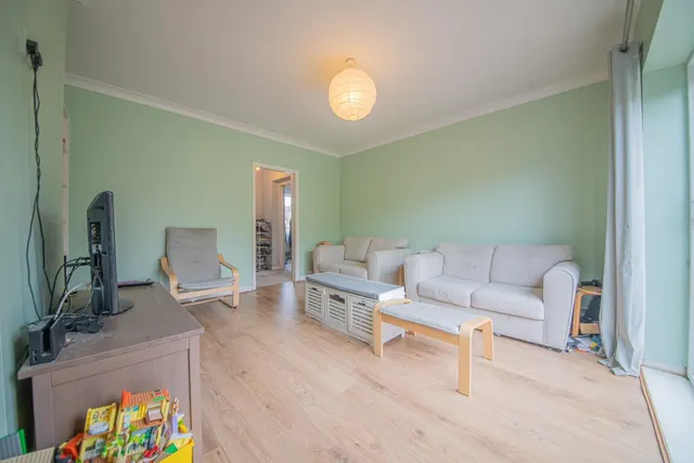 Photo 3 — Nightingale Avenue, Eastleigh, SO50 9JS