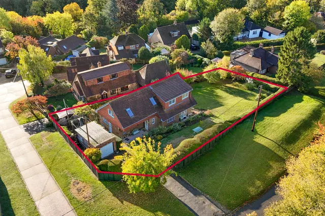 4 bedroom house, Here AM I White House Lane, Wooburn Green, HP10