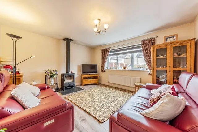 Randall Close, Newark, NG24, photo 2