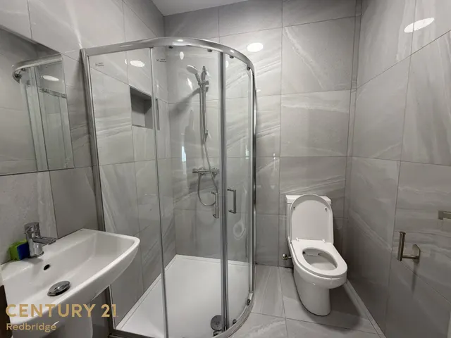 Redbridge, IG4, photo 3