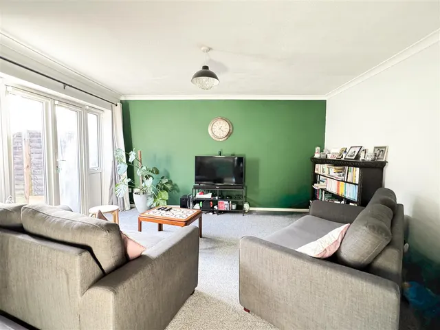 Photo 2 — Swanley Close, Eastbourne, BN23 7JW