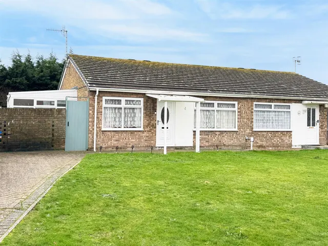 Swanley Close, Eastbourne, BN23 7JW, photo 1