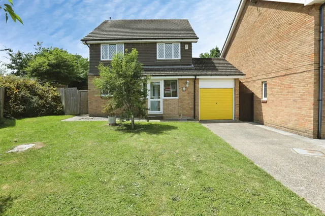 St. Agnes Road, East Grinstead, RH19, photo 1