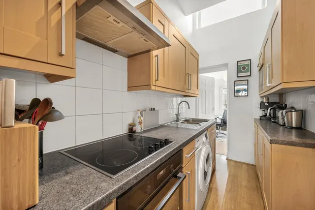 Trinity Road, London, SW17, photo 3