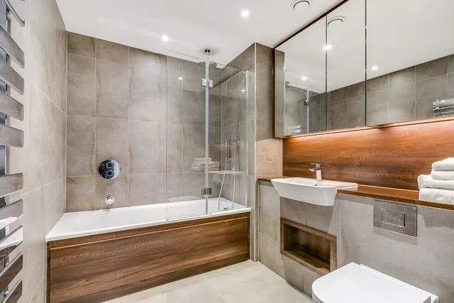 Photo 2 — Flat 44, Haydn Tower, 50 Wandsworth Road, London