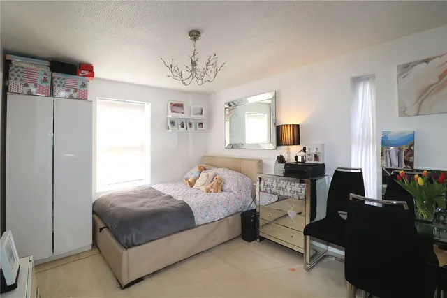 Millford, Woking, GU21, photo 3