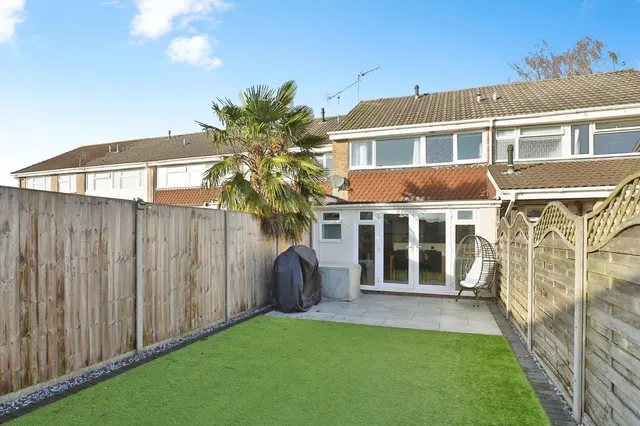 Heathfield Road, West Moors, BH22, photo 2