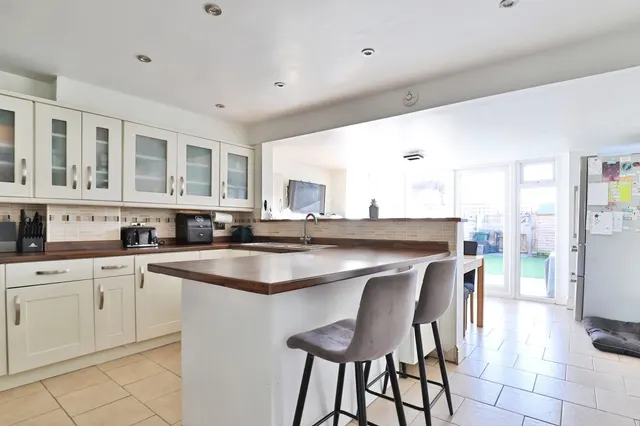 Heathfield Road, West Moors, BH22, photo 3