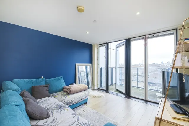New Festival Avenue, E14, photo 1