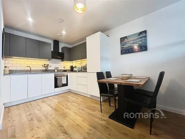 Farnborough Road, Farnborough, GU14, photo 3