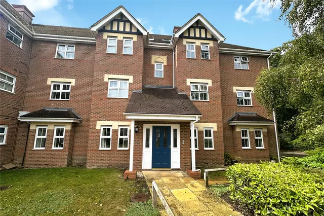 Kingsley Square, Fleet, Hampshire, GU51 1AJ, photo 1