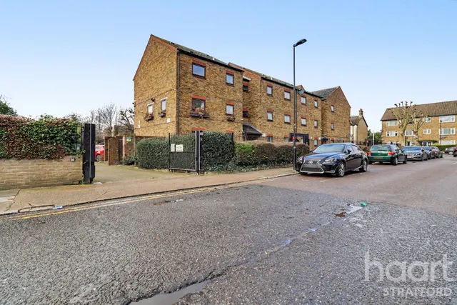 Sprowston Road, London, E7, photo 2