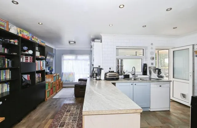 Newark Road, Peterborough, PE1, photo 2