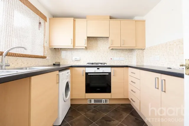 Clover Court, PE7, photo 2