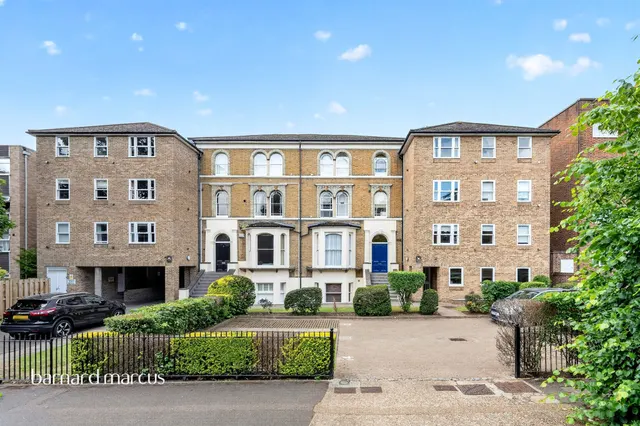 The Avenue, Surbiton, photo 1
