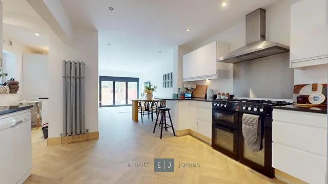 Photo 2 — Meadow Road, Loughton